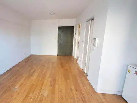 Monoambiente con balcón aterrazado