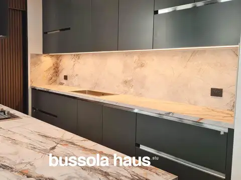 Casa 9 ambientes con 6 baños