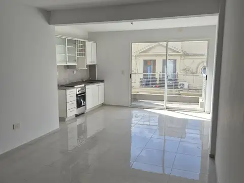 EXPENSAS INCLUIDAS! ZONA FACULTADES: MONOAMBIENTE grande de 44 m², DIVISIBLE, APTO TODO DESTINO, Cochera opcional, Póliza de Caución. VIVÍ, TRABAJÁ, ESTUDIÁ y RENTÁ en la zona más conectada de la Ciudad!