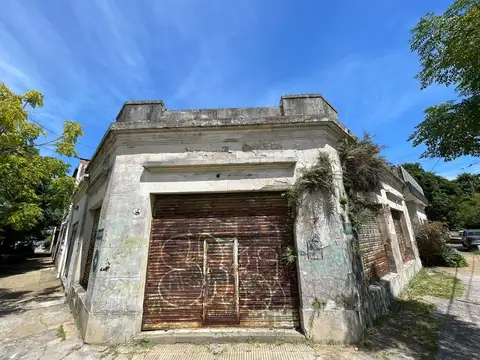 Local en  venta a reciclar con baño - Sarandí