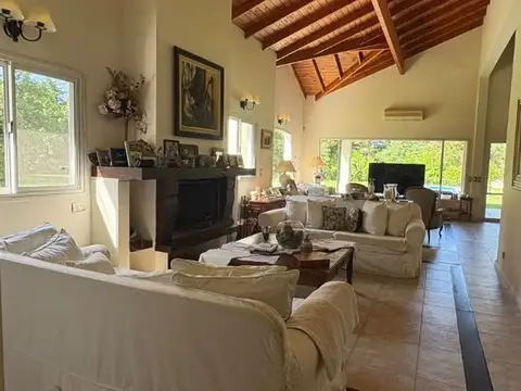 Casa 5 ambientes con 5 baños