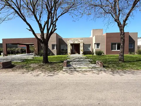casa en venta de 3 ambientes con pileta y fondo a espacio verde en haras san pablo UF  118