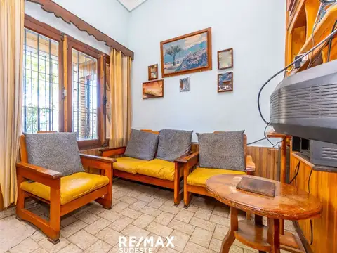 Gran oportunidad: casa, departamento y galpón