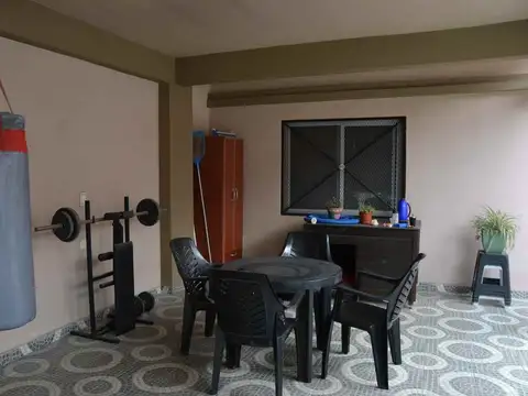 Casa en Venta con 3 cocheras