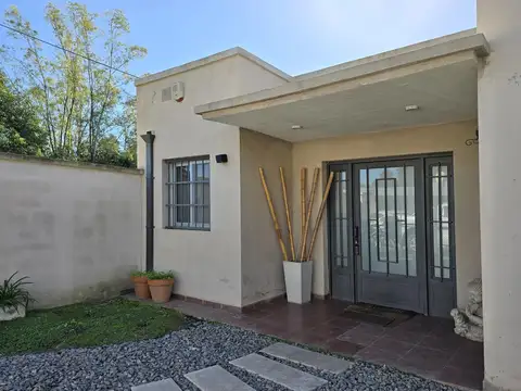 Casa 5 ambientes con 2 baños