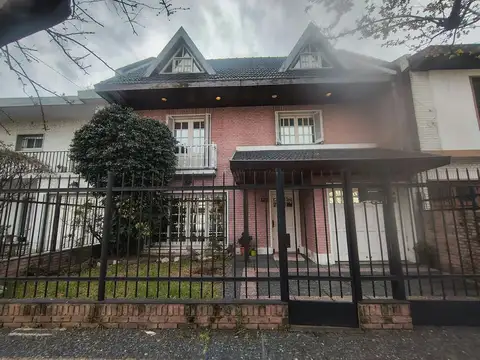 Excelente casa de 4 amb.