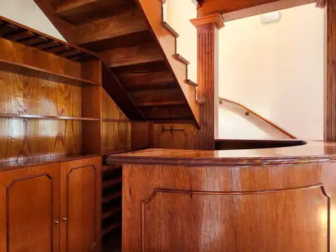 Casa en Venta con 5 cocheras