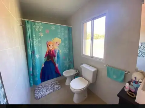 Casa 4 ambientes con 4 baños