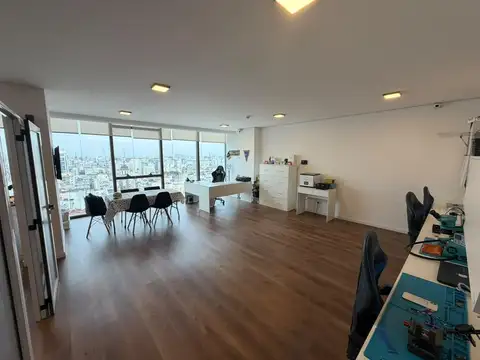 OFICINA 93 m2 impecable . Se entrega con pisos , luces y AC instalados!
