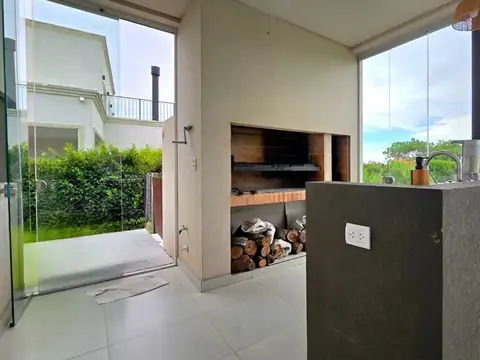 Casa en Alquiler en Medal Country club, USD 1.400