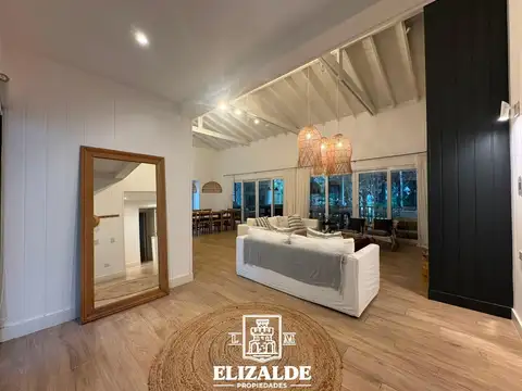 Casa 7 ambientes con 4 baños