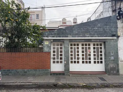 Casa en venta de 4 dormitorios y cochera en barrio Luis Agote, Rosario