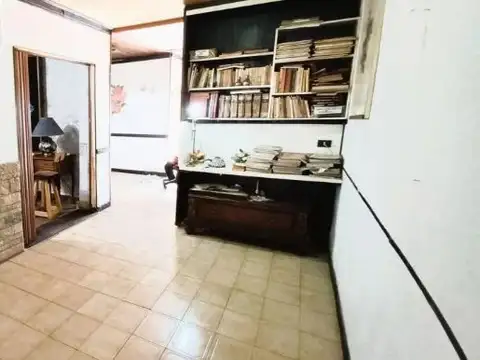 OPORTUNIDAD CASA A MODERNIZAR 3 AMB BARRIO AYERZA C AMPLIO JARDIN COCHERA POSIBILIDAD DE AMPLIACION ESCUCHA OFERTAS