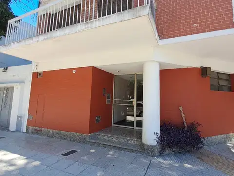 Depto de 3 amb con balcón terraza
