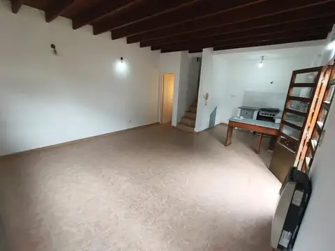 Depto Tipo Casa en Alquiler de 3 ambientes