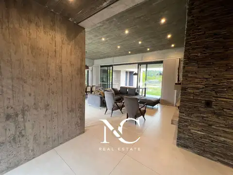 Casa 6 ambientes con 4 baños