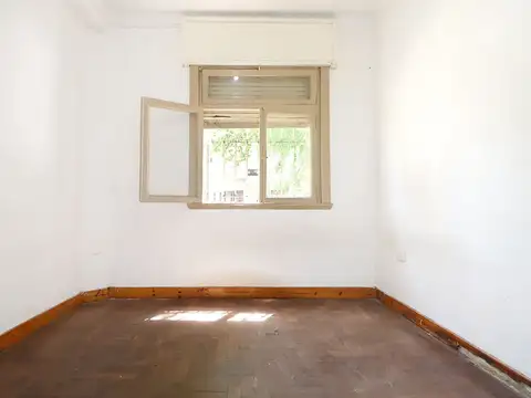 VENTA PH 2 ambientes en PB con patio LINIERS