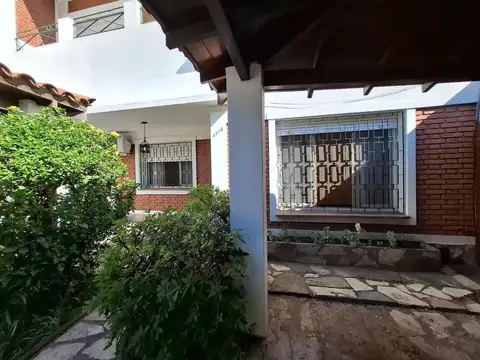 Cómoda casa PH con cochera y jardín Florida SIN EXPENSAS