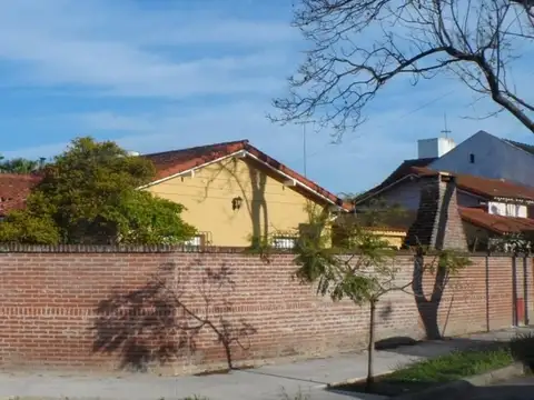 CHALET EN ESQUINA - TODO EN PLANTA BAJA