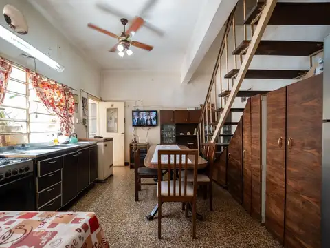 CASA DE PASILLO 2 DORMITORIOS BARRIO SAN MARTIN