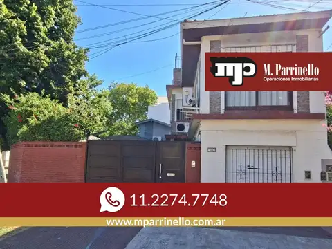 PH en venta en Villa Martelli, 4 amb. con jardín, garage y terraza- En Venta