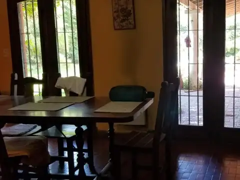 Casa 6 ambientes con 4 baños