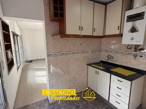 Casa en Alquiler con 2 cocheras