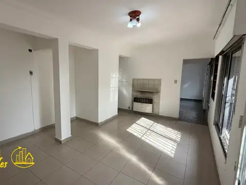 Casa 3 ambientes con 1 baño