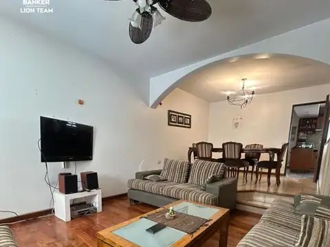 Casa en Venta con 4 cocheras