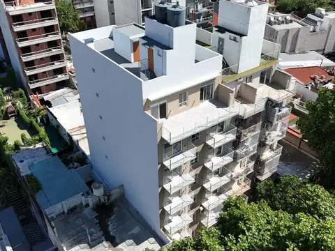 SEMI PISO DE TRES AMBIENTES EN PARQUE CHAS