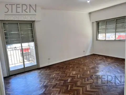 Departamento 3 Ambientes con dependencia en Constitución. A pasos de la Estación. Oportunidad