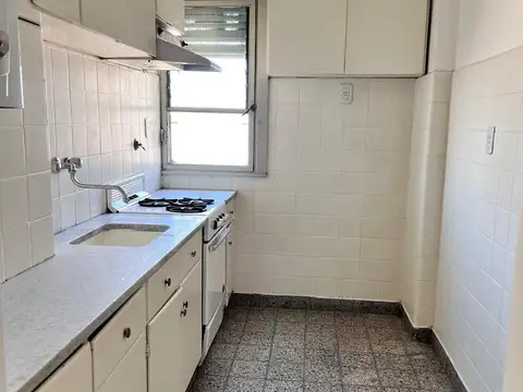 Departamento 3 Ambientes con dependencia en Constitución. A pasos de la Estación. Oportunidad