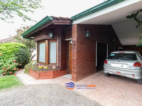 Casa en Venta con 3 cocheras