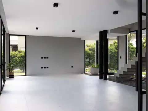 Casa 6 ambientes con 5 baños
