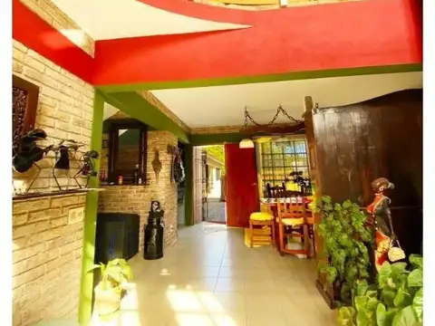 Casa 5 ambientes con 3 baños