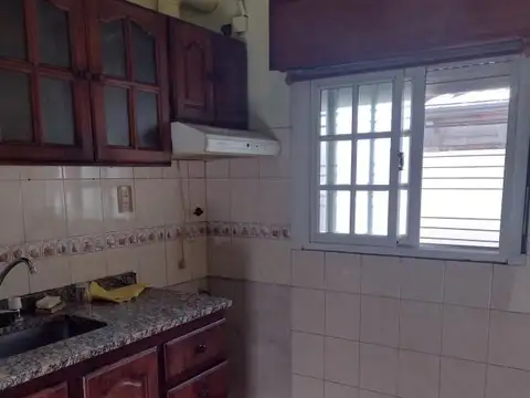 Depto Tipo Casa en Alquiler en Lanús Este, $ 550.000