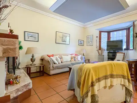 Casa 8 ambientes con 3 baños