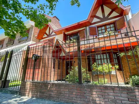 Uzal  al 2900, entre Dorrego y Roque Saenz Peña