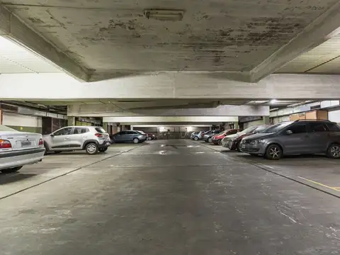 VENTA COCHERA CUBIERTA  ZONA PARQUE SAAVEDRA