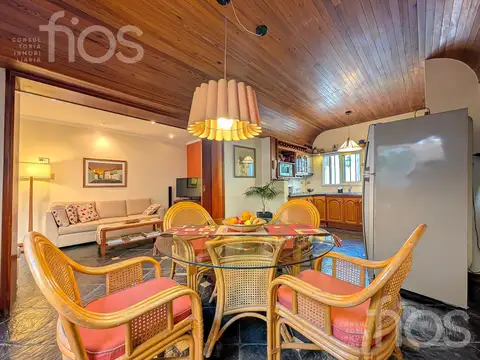 Casa 5 ambientes con 4 baños