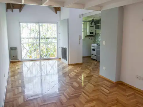 Departamento de 2 ambientes con cochera en venta en San Isidro