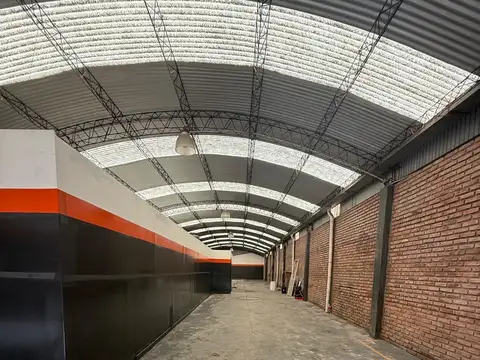 Depósito en alquiler de 338m2 ubicado en Lanús Este