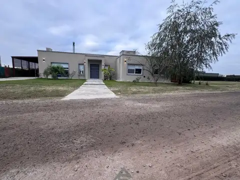 Casa en Venta con 4 cocheras