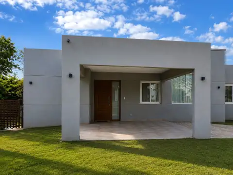 Casa  en Alquiler en Santa Guadalupe, Pilar del Este, Pilar