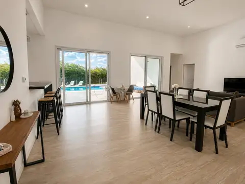 Casa en Alquiler con 1 cochera