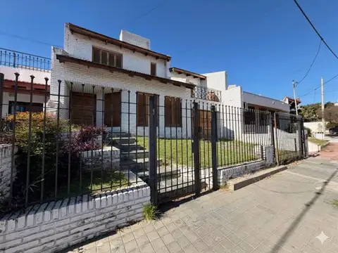 VENTA CASA 4 DORM BARRIO MAIPU 2A SECCION