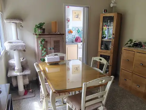 Departamento tipo casa en venta en Lanus