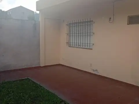 Depto Tipo Casa 2 ambientes con 1 baño