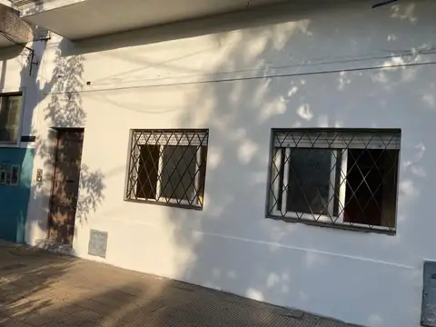 P.Baja al frente con Patio y cocina independiente