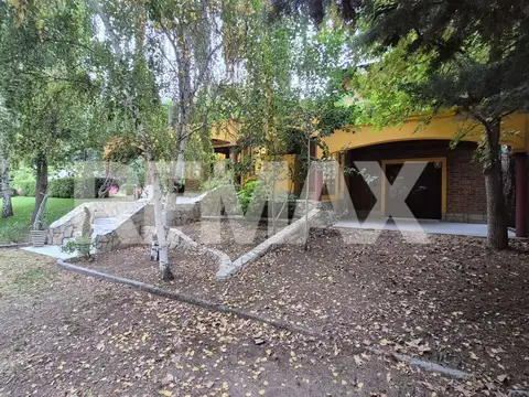 Casa 7 ambientes con 4 baños
